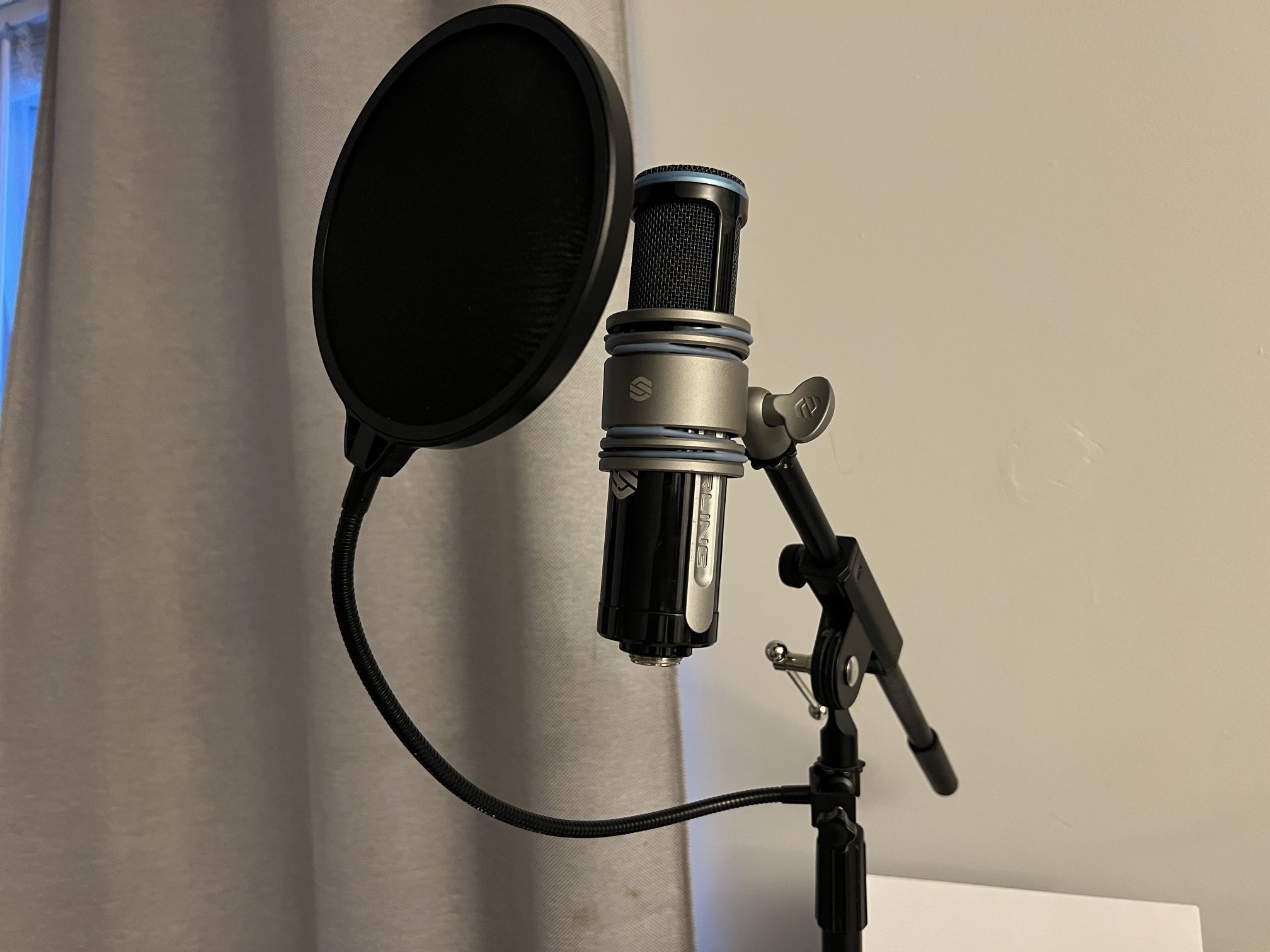 Sterling ST151 Microphone with stand, cage and pop filter