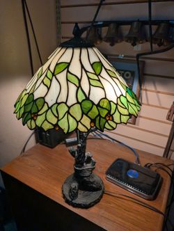 Vintage Tiffany Style Stained Glass Table Lamp Green Leaf Shade Tree Base Decor