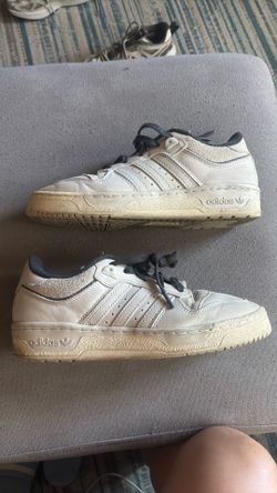 Adidas Sneakers