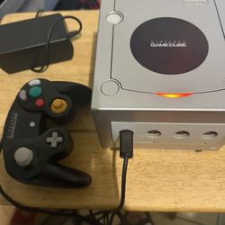 Silver nintendo gamecube  