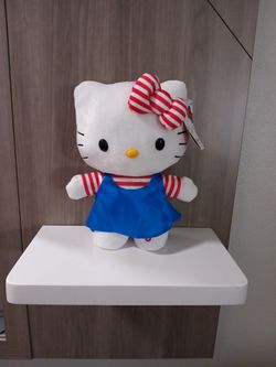 Hello Kitty Animated Greeter "Dancing Clover"
