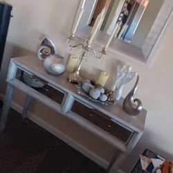 Beautiful Entry Console Table And Multiple Decor Items Please Read Description 