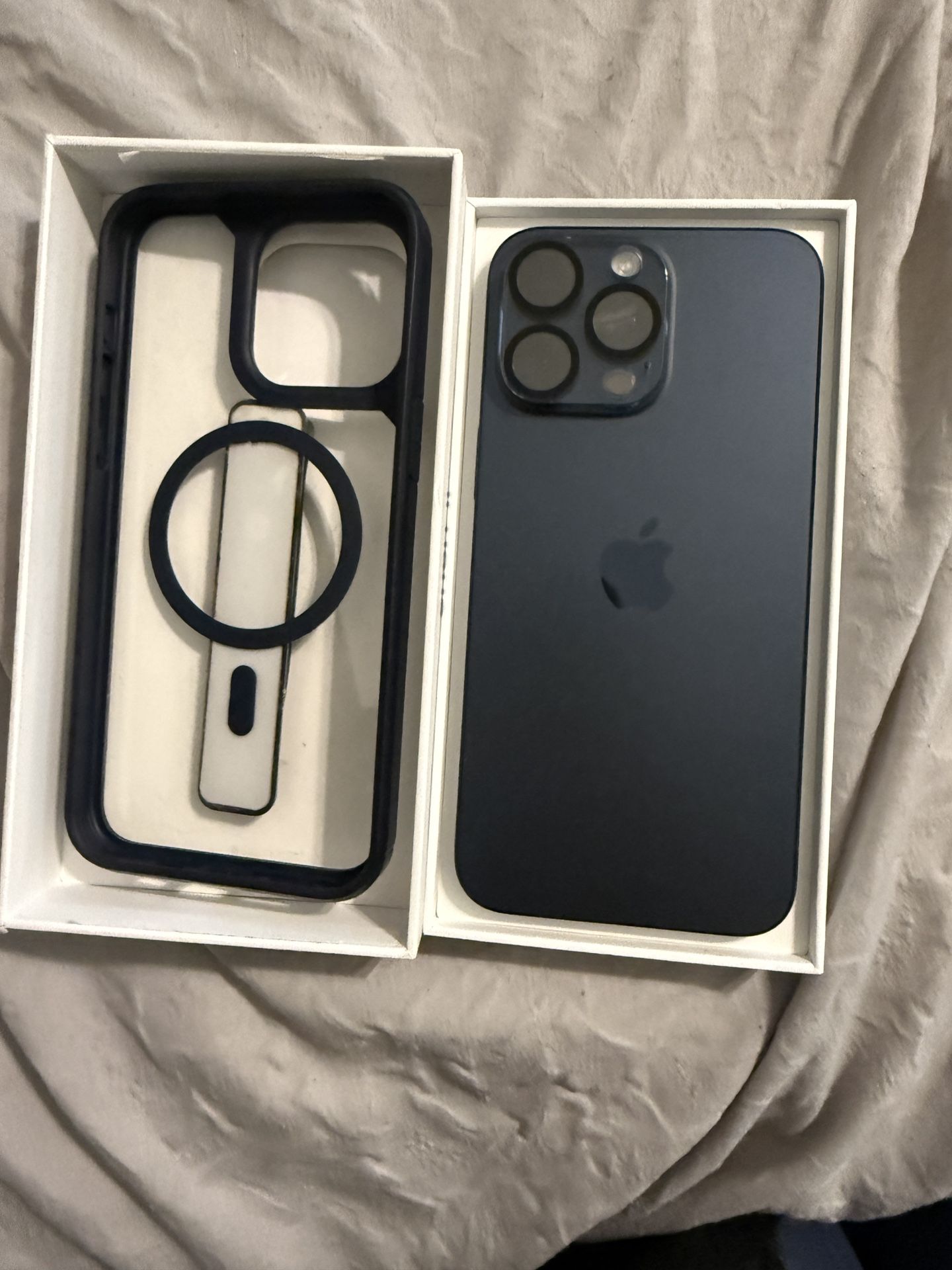 Unlocked iPhone 15 pro max 256GB 