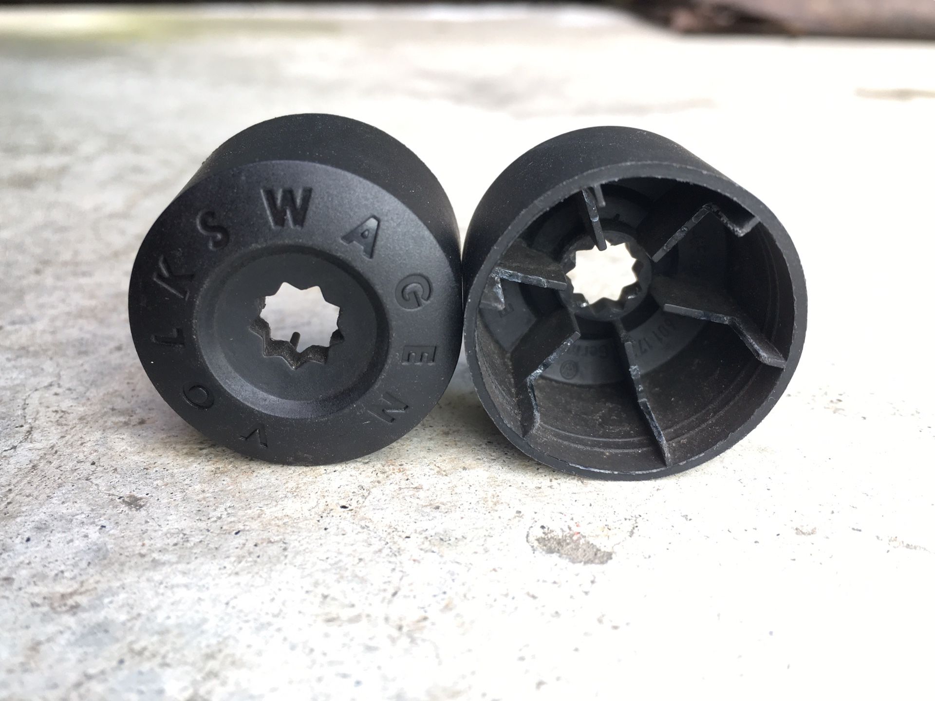 Volkswagen Wheel Bolt Lug Nut Locking Cap 2Pcs VW New Beetle Eos Golf Jetta Passat CC Tiguan