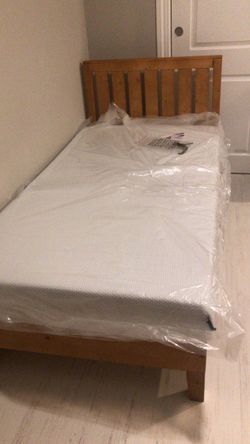 Complete twin bed set in excellent condition! Perfect for a bedroom, guest room