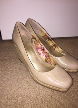 Nude wedges