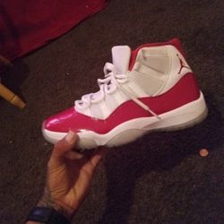 Just Got The Left Shoe If Anyone Needs The Left It's Only One Shoe 