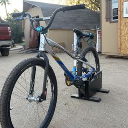 2013 GT 24 inch speed series BMX cruiser
