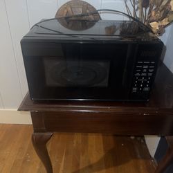 700 Watt Microwave 