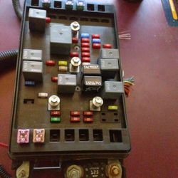 2003 GM 4.2L Fuse Panel. Under Hoode