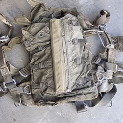 1979 PIONEER RECOVERY SYSTEMS Parachute Harness with Military Duffle