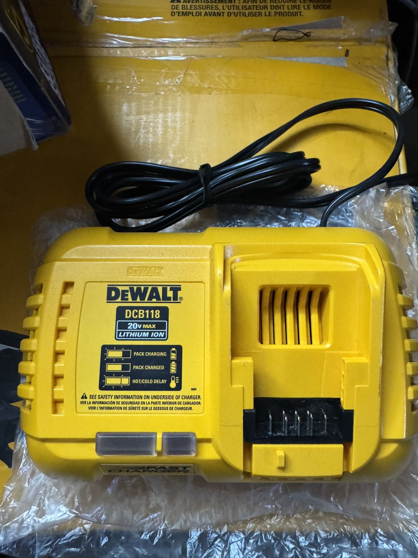 Dewalt Fast Charger DCB118