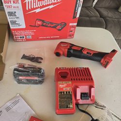 🔥$140 FIRM PRICE🔥Milwaukee M18 18V Lithium-Ion Cordless Oscillating Multi-Tool W/Battery & Charger