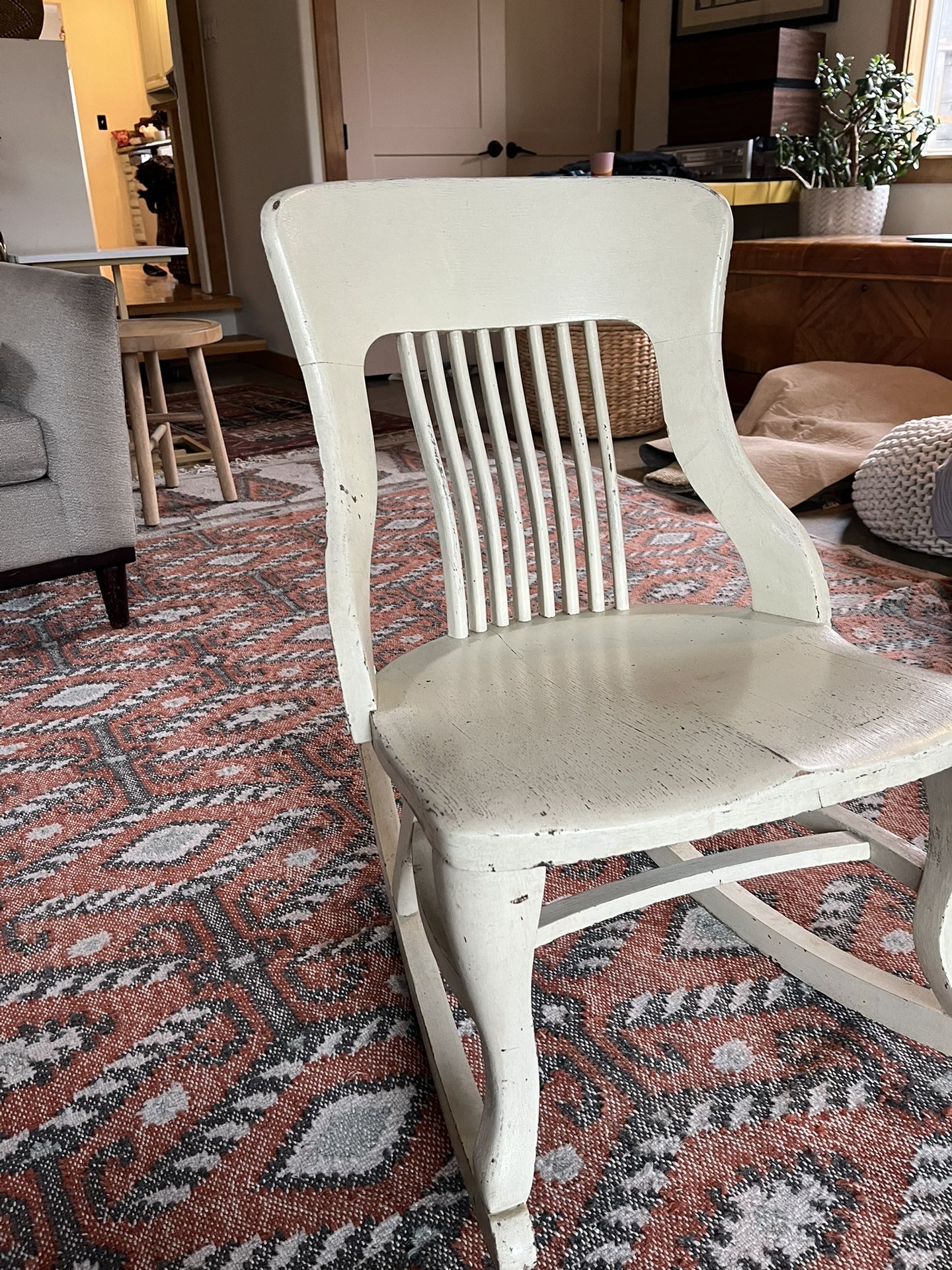  Antique Rocking Chair – Vintage Cream Paint