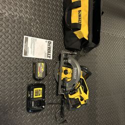 NEW : Dewalt DCS577    FlexVolt 71/4” Worm Drive Circular Saw