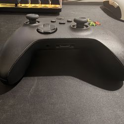 Xbox Wireless Controller - Black - Bluetooth - Like New 