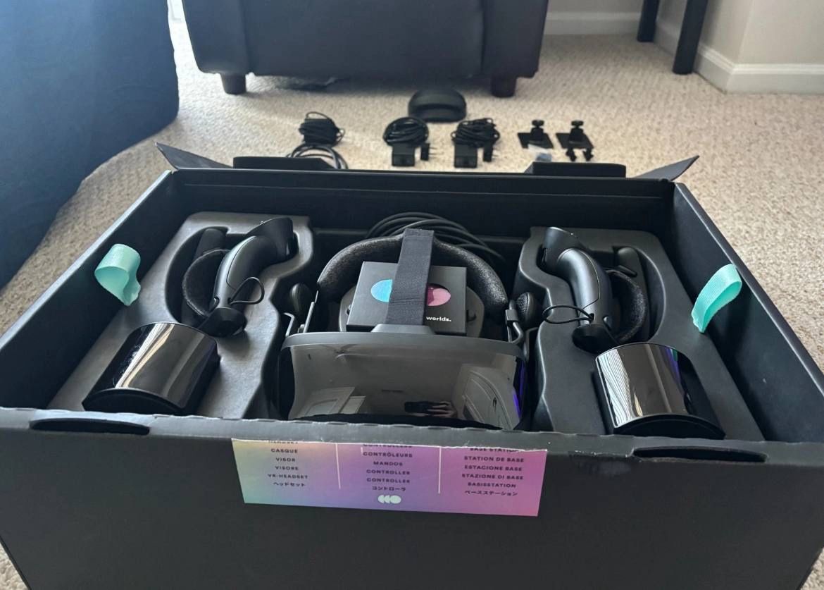 Valve index full kit with 3 2.0 vive trackers