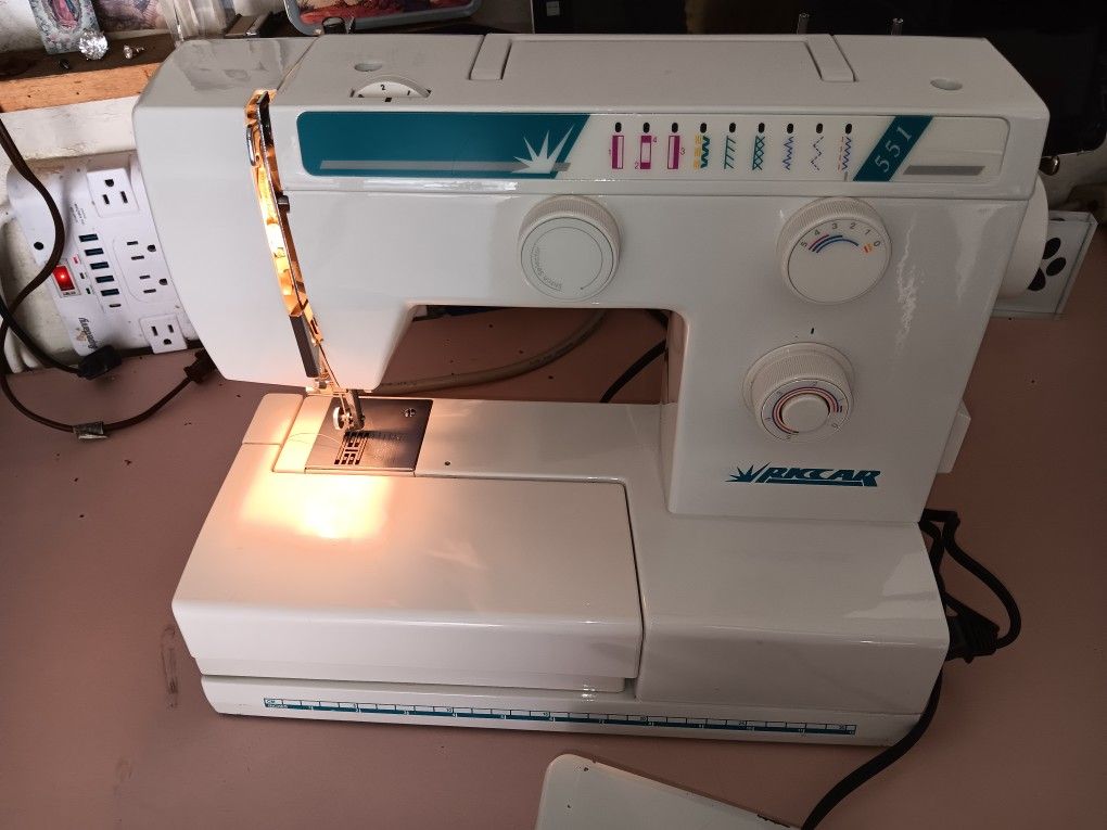 Sewing Machine Excellent Condition $45 Very Firm