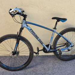 Cycling Pro Mountain Bike. Size Meduim 17 for Sale in North Miami