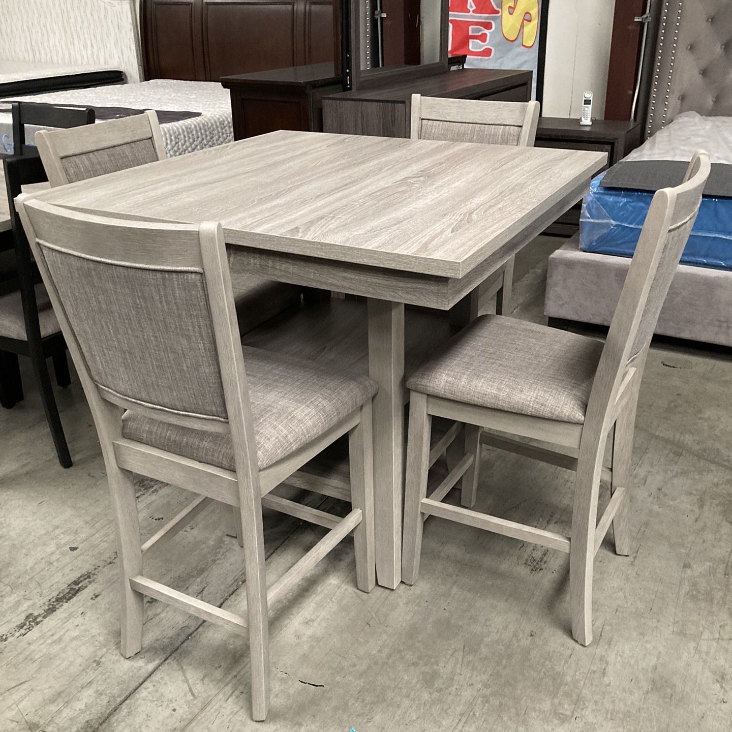 5pc Dining set. Table With Four Chairs. New! Please See Description.