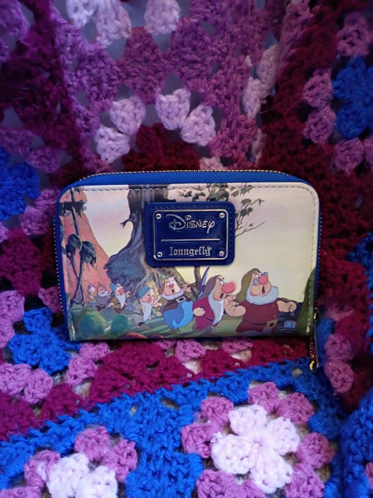Disney Loungefly Wallet Snow White and the 7 Dwarfs Like New