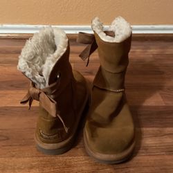 Girls UGG- Size 2