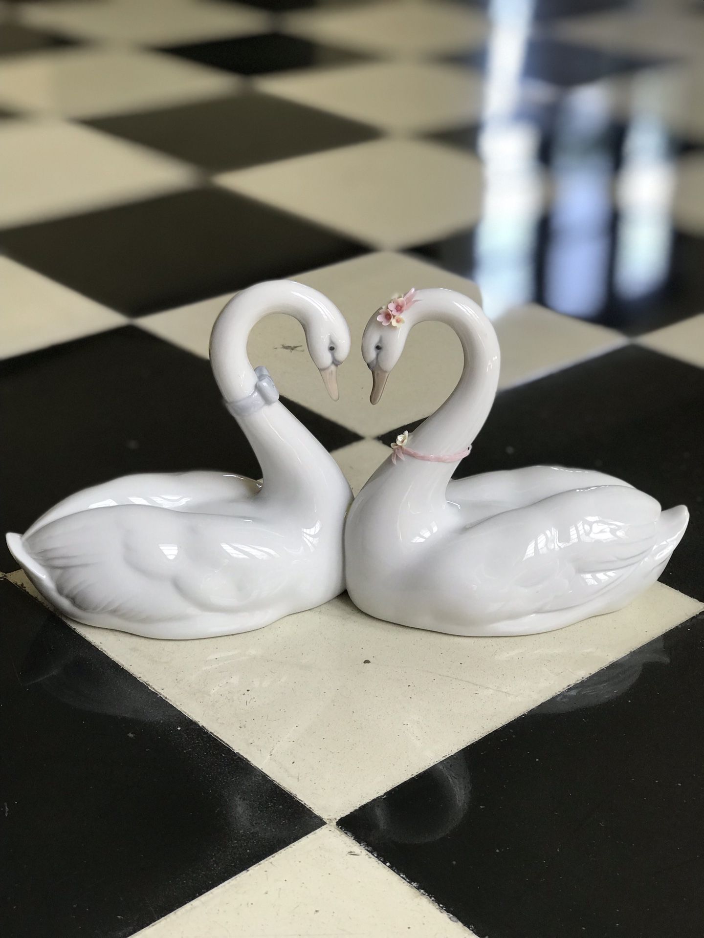Lladro Handmade Porcelain “Endless Love Swans Figurine”