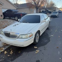 White, Lincon Town Car, Sedan