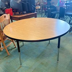 Classroom Table - Adjustable Height 