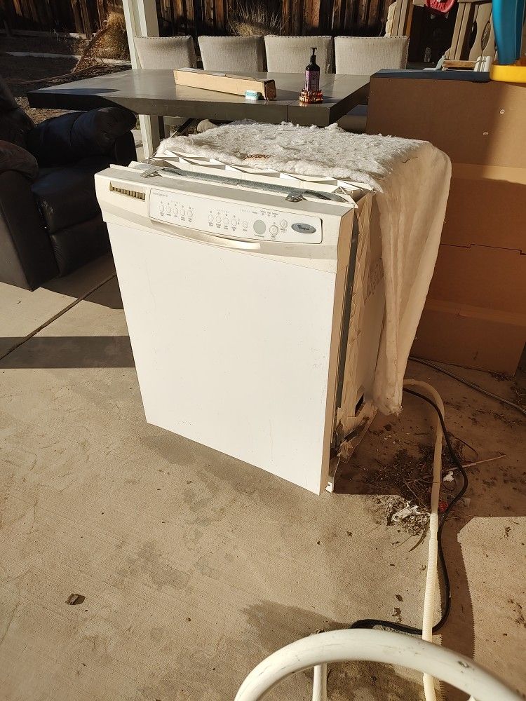 Whirlpool Gold Dishwasher *OBO*