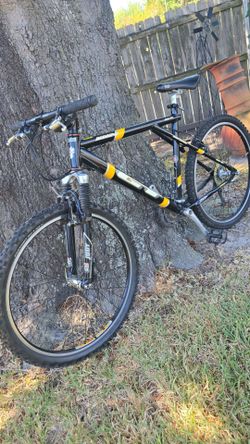 Mens GT Mountain bike 26"