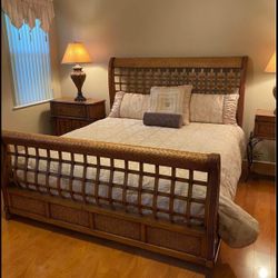 King size Bedroom Set ( Deliver Available) 