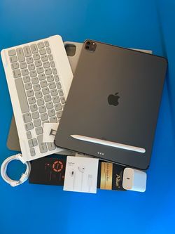 Apple IPad Pro 12.9” 5th Generation ( M1 chip / XDR display / 2021) 128GB WiFi + cellular (5G/Unlocked) with keyboard, pen & Accessories