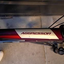 GT Aggressor Expert 2022
GT Aggressor Expert Complete bike 2022. This bike is 75% pre-assembled, includes GT shipping Box and GT Owners Manual. This i