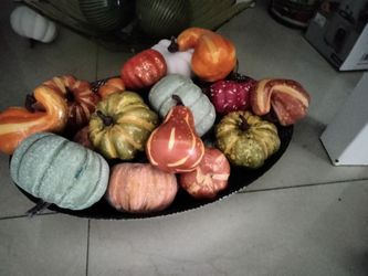 Centro de mesa muchas frutas $19 ..Centro de mesa verde de bolas $35