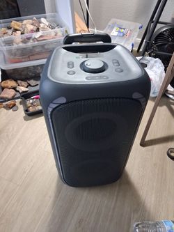 Large rollaway party speaker