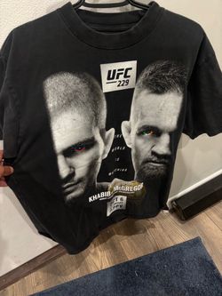 Men’s medium UFC T shirt runs big