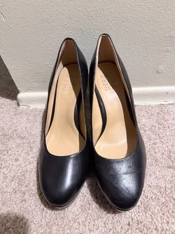Naturalizer Black Leather Classic Pumps