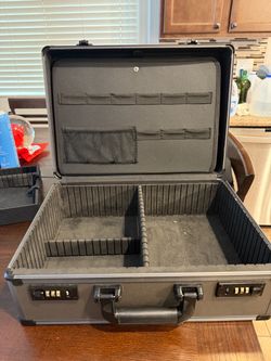 Barber/hair stylist travel box