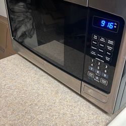 Insignia Microwave 