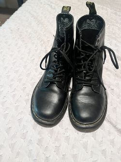 Dr. Martens Look A like