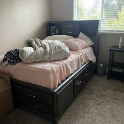 Full Storage Bed With 7 Drawers And Dresser 