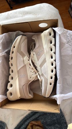ON shoes Cloundrunner 2, mens size 10