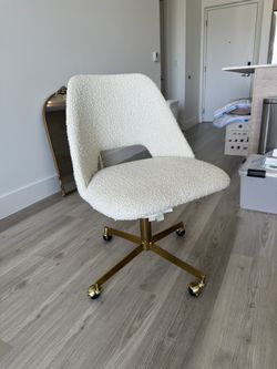 Ivory Boucle Desk Chair