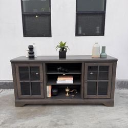 MEDIA CONSOLE /  ENTERTAINMENT CENTER / TV STAND