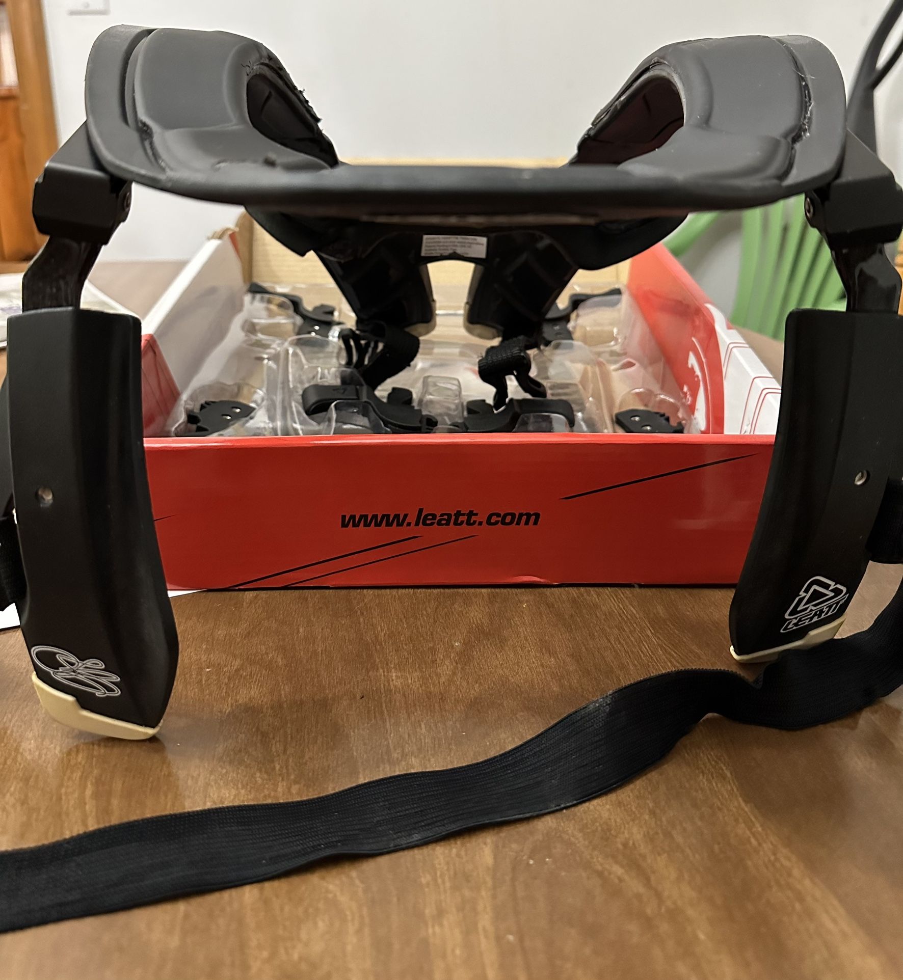 New LG/XL Leatt STX road And Motocross Neck Brack