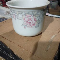 Beautiful Porcelain Catch Pot Get Your Keys Or Change Nice