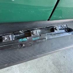 BMW ROCKER PANEL ASSEMBLY BRACKET