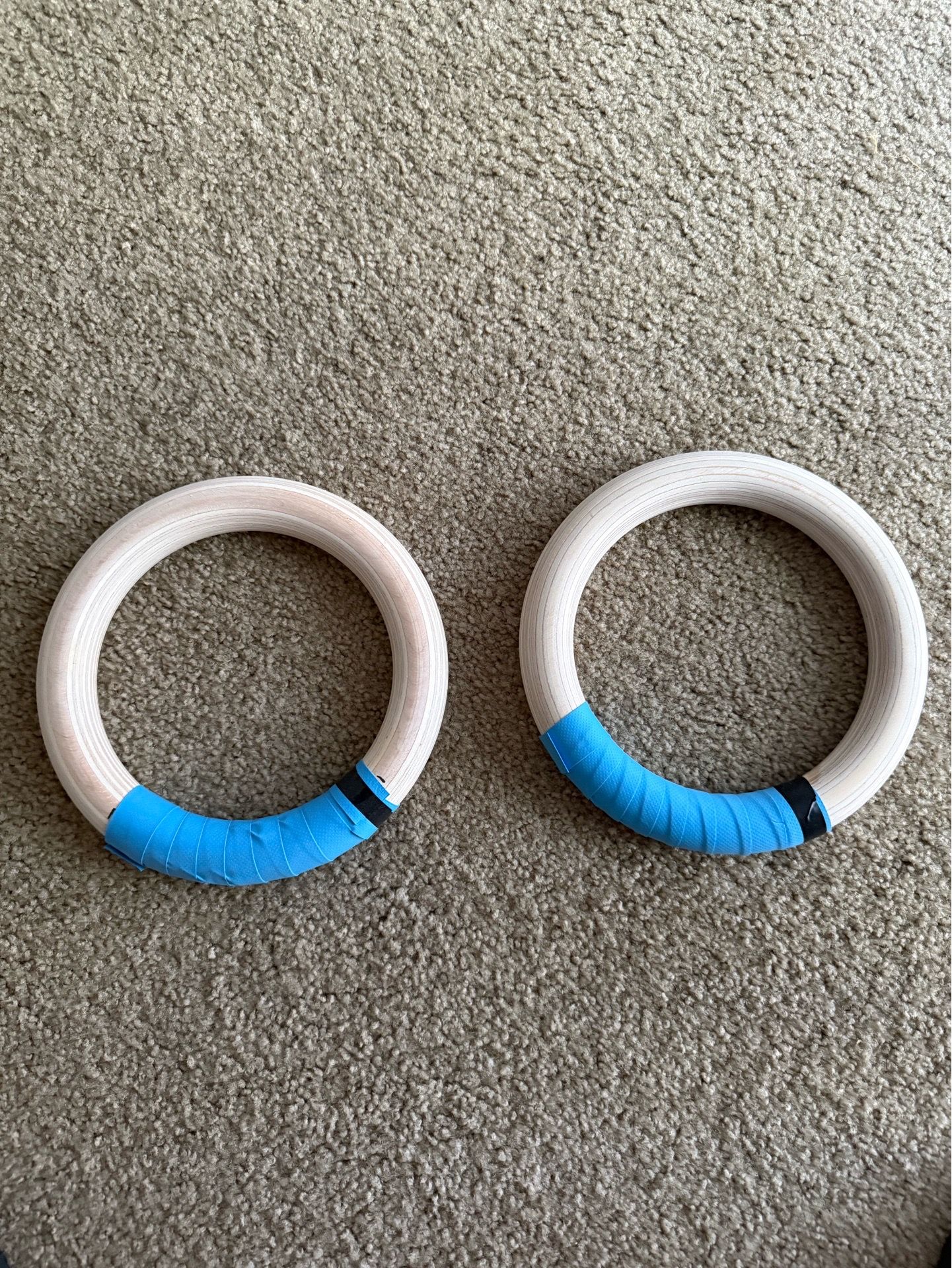 Gymnastic still rings with straps