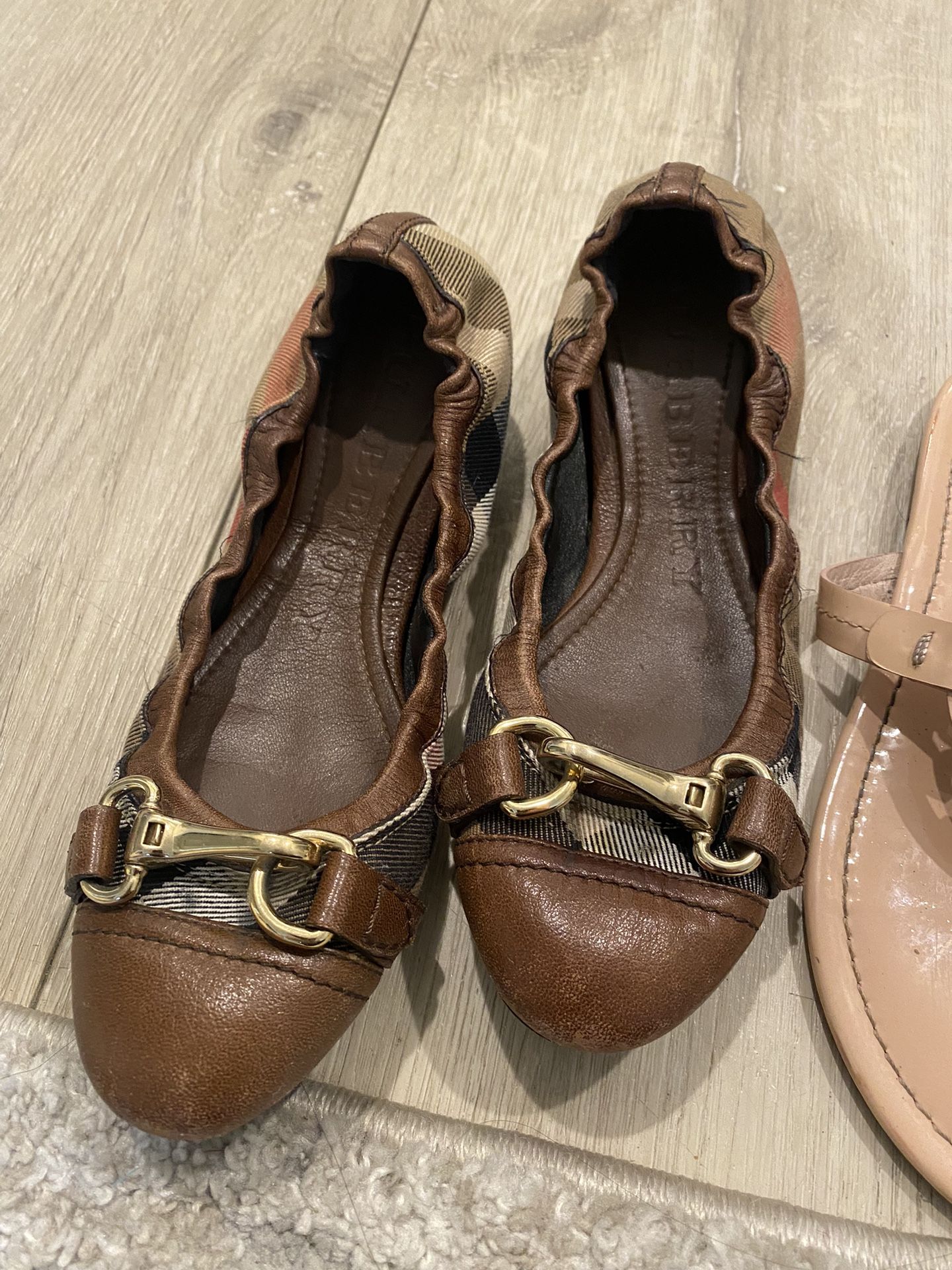 Burberry Flats 